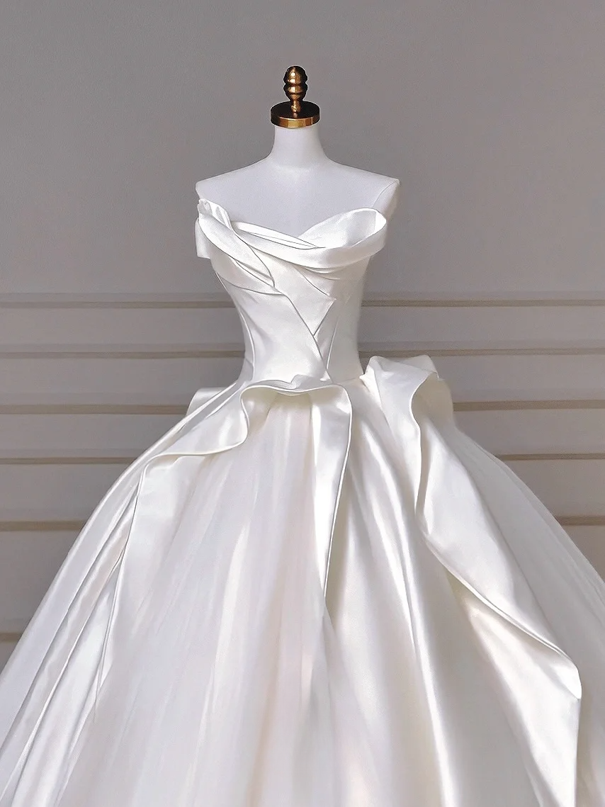 Robe de mariée intemporelle, robe de bal bustier en satin et tulle plissé, style robe de mariée longue cintrée avec corset plissé AQ048