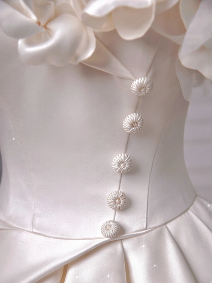 Zeitloses Brautkleid: Ballkleid mit schulterfreiem Satin-Ausschnitt und Rüschen, figurbetontes, langes Brautkleid mit plissiertem Korsett (AQ050)