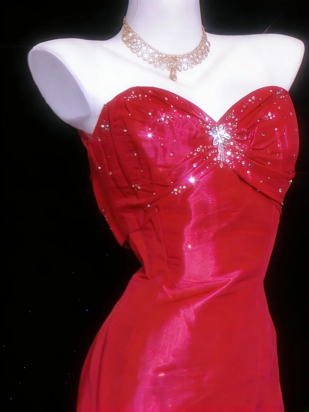 Robe de bal longue rétro chic sirène bustier cœur en satin rouge sans manches pour femme, tenue de fin d'année scolaire (21 ans) AS050