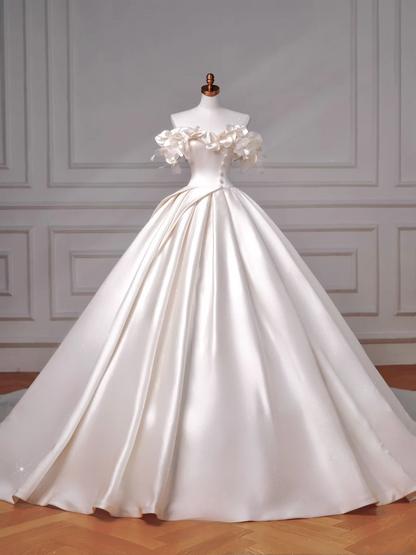 Zeitloses Brautkleid: Ballkleid mit schulterfreiem Satin-Ausschnitt und Rüschen, figurbetontes, langes Brautkleid mit plissiertem Korsett (AQ050)