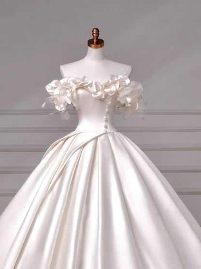 Zeitloses Brautkleid: Ballkleid mit schulterfreiem Satin-Ausschnitt und Rüschen, figurbetontes, langes Brautkleid mit plissiertem Korsett (AQ050)