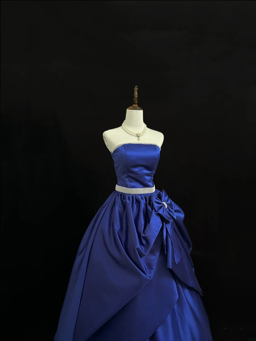 Modest Ball Gown Strapless Royal Blue Satin With Ruffled Quince Dress Voluminous Sweet 16 Sweet Sixteen Outfits Vestido de RB7422