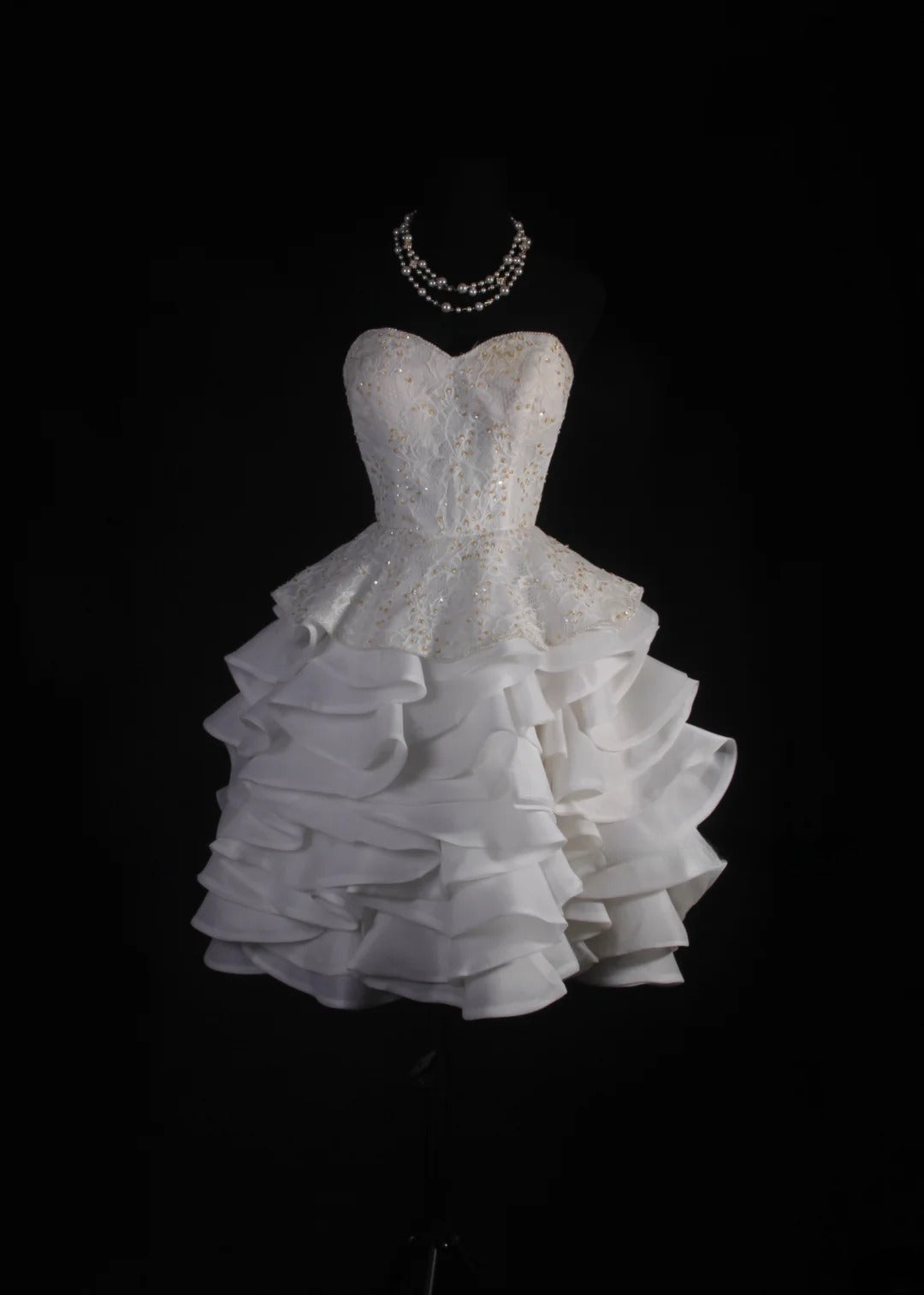 Niedliches Ballkleid mit Herzausschnitt, weiß, Satin mit Spitze, kurzes Kleid zum 18. Geburtstag, Homecoming-Kleid, Cocktailkleid AS052