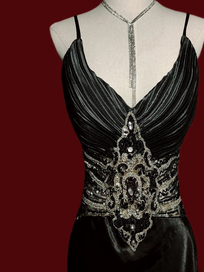 Robe de soirée longue noire à bretelles spaghetti, plissée et ornée de perles, style sirène, inspiration pour bal de fin d'année AS054