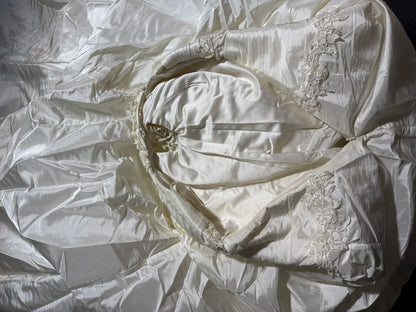 Robe de mariée longue vintage années 1960, robe de bal style col V pour la mariée, à volants avec traîne en dentelle plissée, robe de mariée blanche AS054