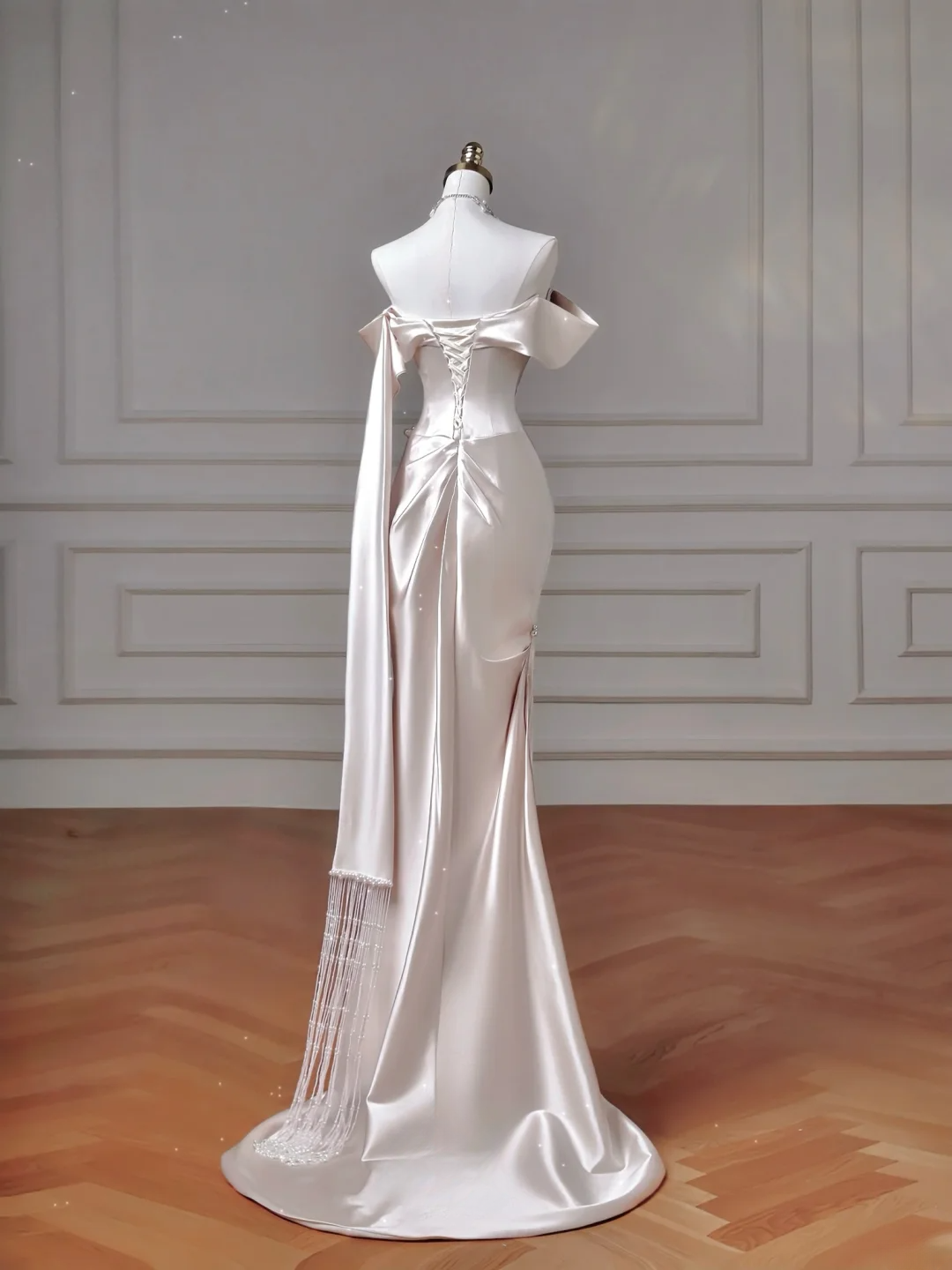 Zeitloses Brautkleid im Meerjungfrauenstil, schulterfrei, hellrosa, plissiert, aus Satin, mit Korsett, figurbetont, AQ055