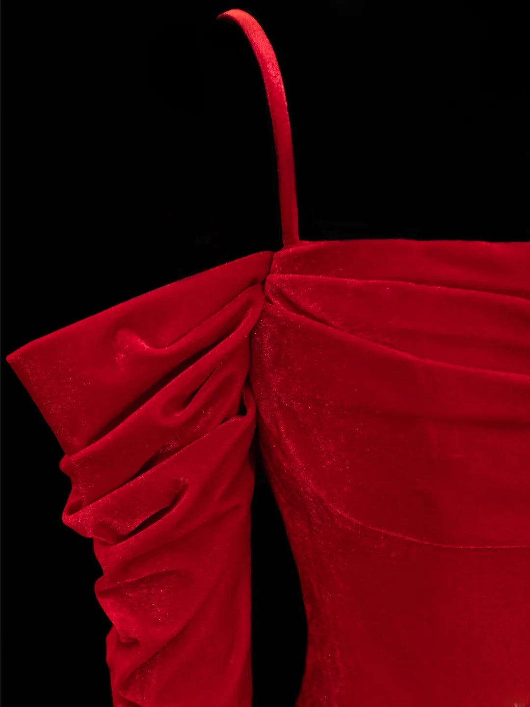 Schlichtes, formelles, schulterfreies, rotes Meerjungfrauenkleid mit Schlitz und Raffungen – ein beeindruckendes langes Ballkleid oder Abendkleid SA056