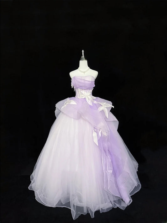 Dezentes trägerloses Ballkleid aus lila Tüll mit Blumen, gerüschtes Quinceañera-Kleid, voluminöses Sweet-16-Outfit, Vestido de RB7428