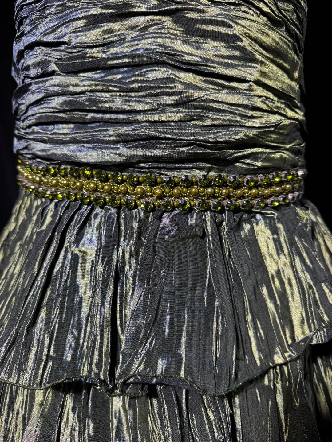 Elegantes, ärmelloses, trägerloses Meerjungfrauen-Abendkleid aus grünem Taft mit Perlenbesatz und Stufenrock, lang, formell, elegant, perfekt für Dinnerpartys (AS057)