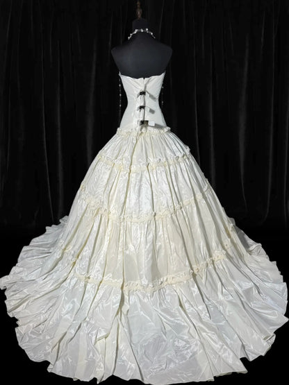 Vintage langes Brautkleid im Stil der 1960er Jahre, trägerloses Ballkleid mit plissierter Spitzenschleppe, weißes Brautkleid AS058