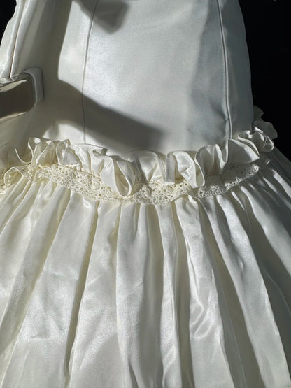 Vintage langes Brautkleid im Stil der 1960er Jahre, trägerloses Ballkleid mit plissierter Spitzenschleppe, weißes Brautkleid AS058