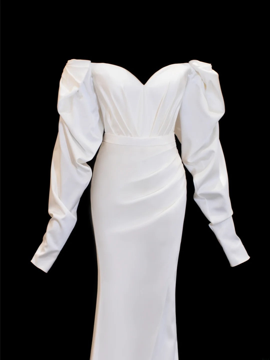 Romantisches Brautkleid im Meerjungfrauenstil mit schulterfreiem Schnitt und Ärmeln aus weißem Satin, erhältlich in Petite- und Plus-Size-Größen (SA059)