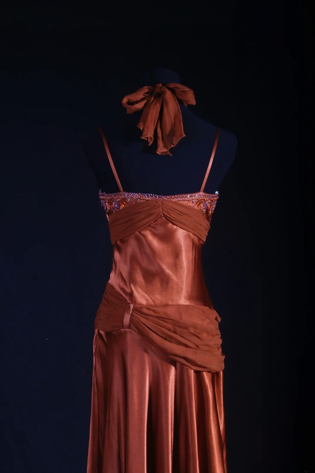 Vintage Etuikleid mit Neckholder, Spaghettiträgern, Satinspitze und Perlen im eleganten 50er-Jahre-Retro-Stil – perfekt für Geburtstag, Abendessen oder Abschlussball (AS059)