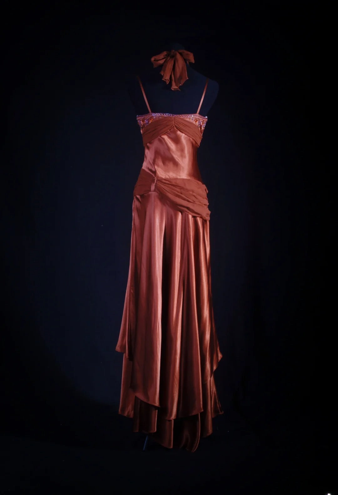 Vintage Etuikleid mit Neckholder, Spaghettiträgern, Satinspitze und Perlen im eleganten 50er-Jahre-Retro-Stil – perfekt für Geburtstag, Abendessen oder Abschlussball (AS059)
