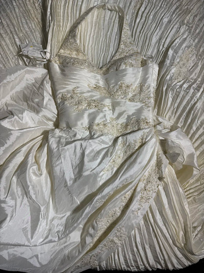 Robes de mariée longues et intemporelles, inspiration années 70 : robes élégantes de style bohème, coupe trapèze, dos nu, avec jupe plissée ajustée (AS060).