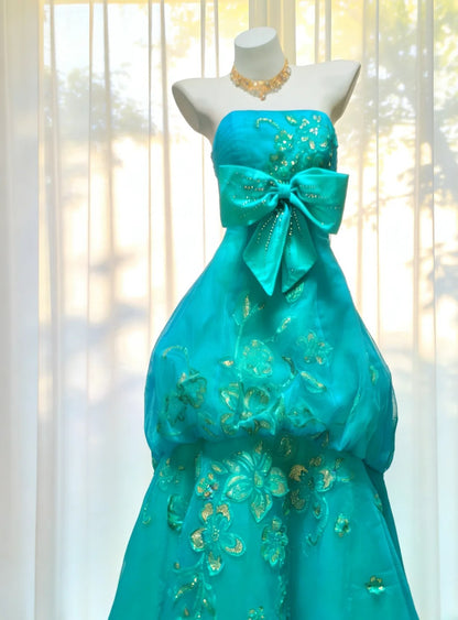 Robe de bal longue en tulle vert sans bretelles, bustier orné de perles, idéale pour une quinceañera ou un anniversaire de 15 ou 16 ans (AS060)