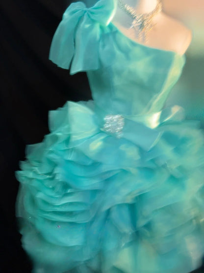 Jolies Robes de Bal Courtes Bleues à Paillettes et Épaule Dénudée - Inspiration Robe de Remise de Diplôme - Tenues de Gala Senior RB3461