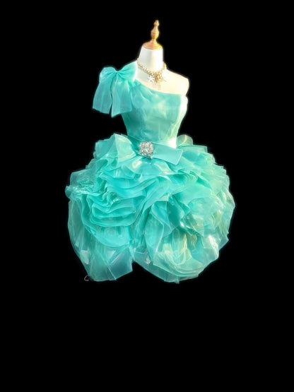 Jolies Robes de Bal Courtes Bleues à Paillettes et Épaule Dénudée - Inspiration Robe de Remise de Diplôme - Tenues de Gala Senior RB3461