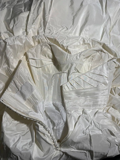 Robe de mariée longue vintage années 1960, robe de princesse bustier style années 1960 avec traîne à volants plissés, robe de mariée blanche AS061