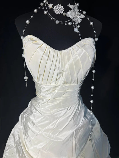 Robe de mariée longue vintage années 1960, robe de princesse bustier style années 1960 avec traîne à volants plissés, robe de mariée blanche AS061