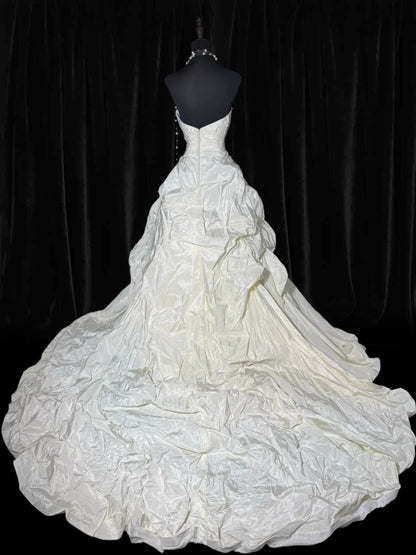 Robe de mariée longue vintage années 1960, robe de princesse bustier style années 1960 avec traîne à volants plissés, robe de mariée blanche AS061