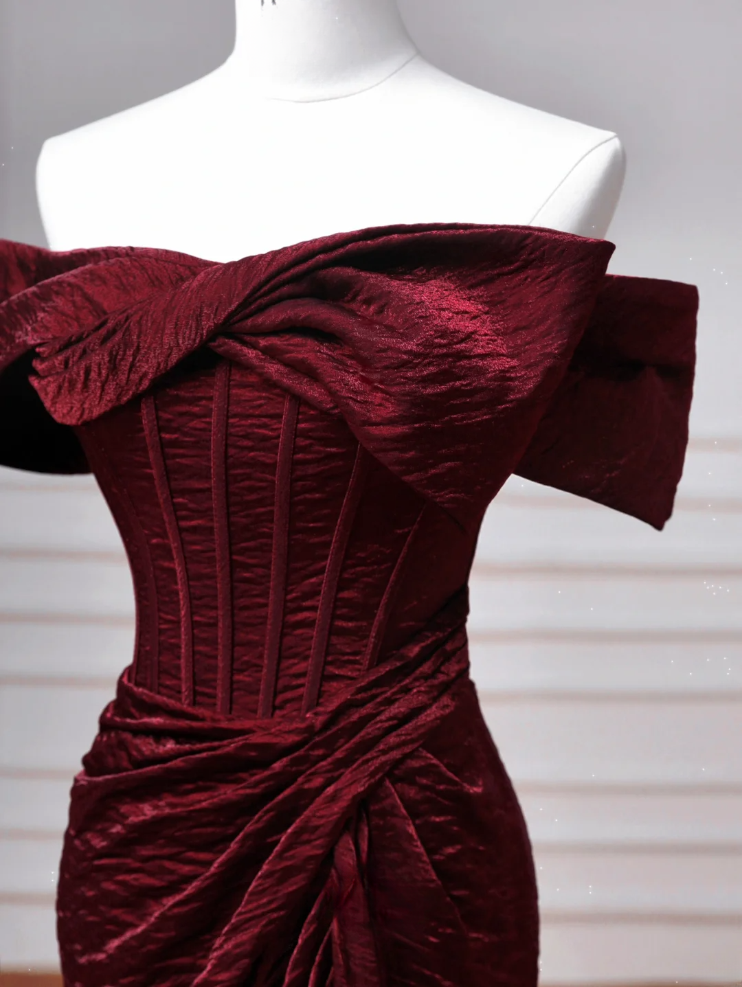 Robe de bal longue bordeaux à épaules dénudées et manches courtes, style sirène simple, référence AQ062