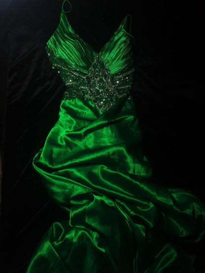 Robe de soirée longue vert foncé en satin, coupe trapèze, bretelles spaghetti, style modeste. Inspiration pour bal de fin d'année AS064