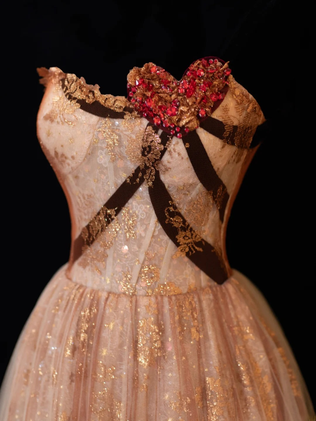 Robe de bal longue élégante style années 50, coupe trapèze, décolleté cœur, ornée de sequins et de perles, à prix abordable (SA065)
