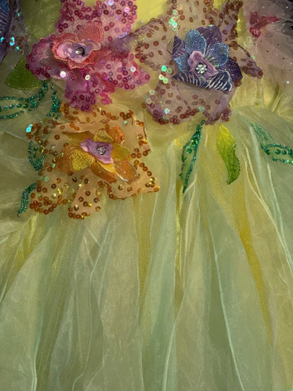 Niedliches Ballkleid, Neckholder, ärmellos, gelber Tüll mit Rüschen, Blumen, langes Quinceanera-Kleid Vestido de 15 de Cenicienta RB3464