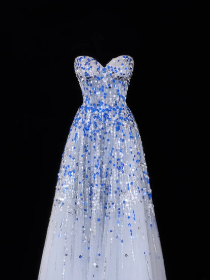 Elegantes, langes A-Linien-Abendkleid im Stil der 1950er Jahre mit Herzausschnitt, blau-weißen Pailletten und Perlen, SA067