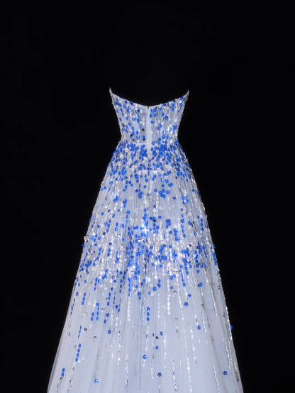 Elegantes, langes A-Linien-Abendkleid im Stil der 1950er Jahre mit Herzausschnitt, blau-weißen Pailletten und Perlen, SA067