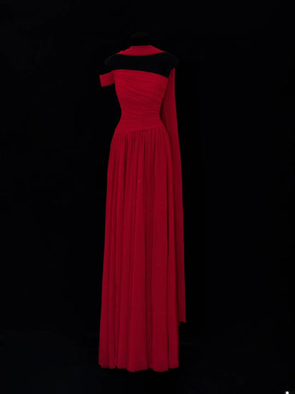 Robe de bal longue élégante style années 50, coupe trapèze, asymétrique, en mousseline rouge plissée, SA071