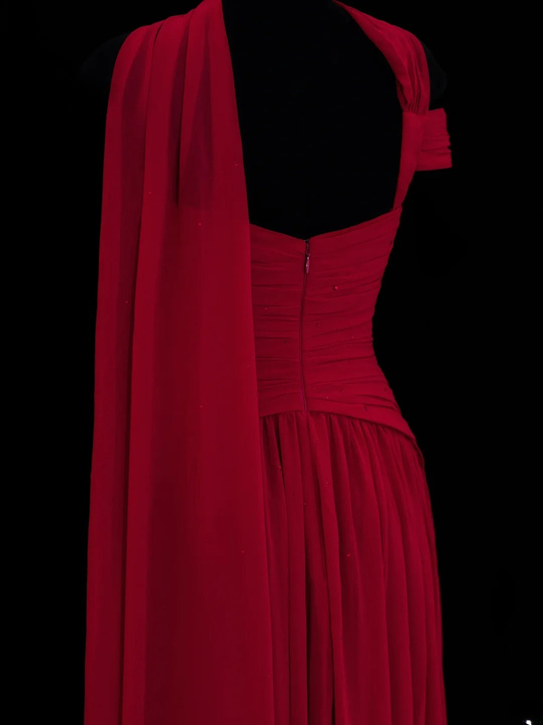 Robe de bal longue élégante style années 50, coupe trapèze, asymétrique, en mousseline rouge plissée, SA071