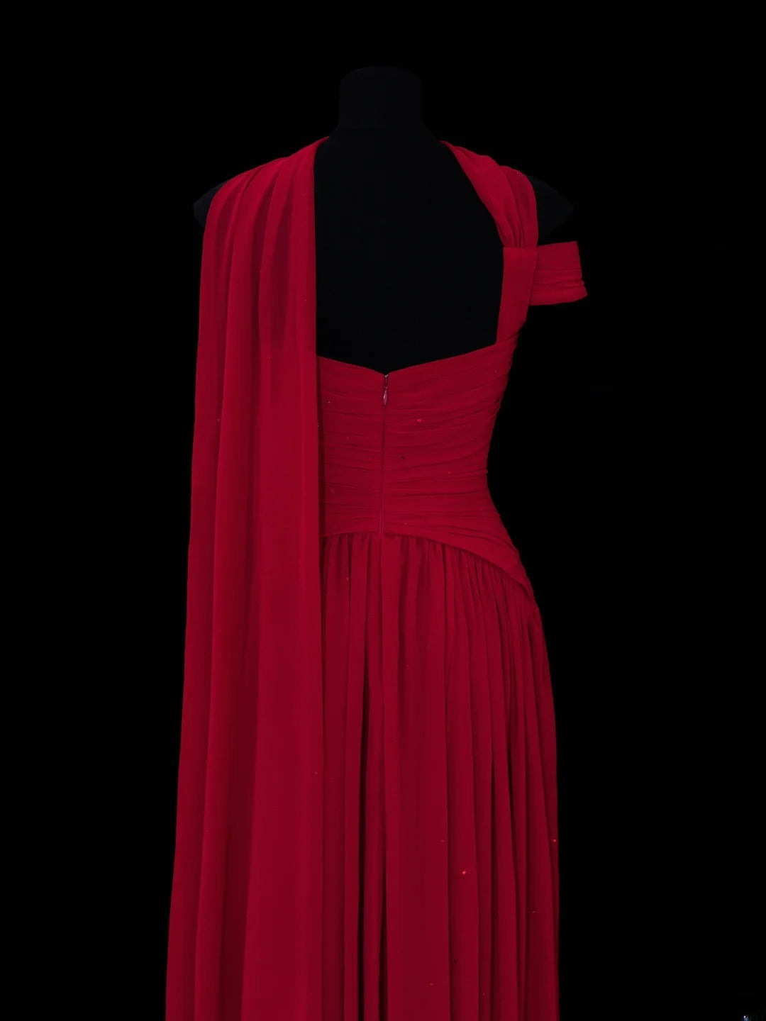Robe de bal longue élégante style années 50, coupe trapèze, asymétrique, en mousseline rouge plissée, SA071