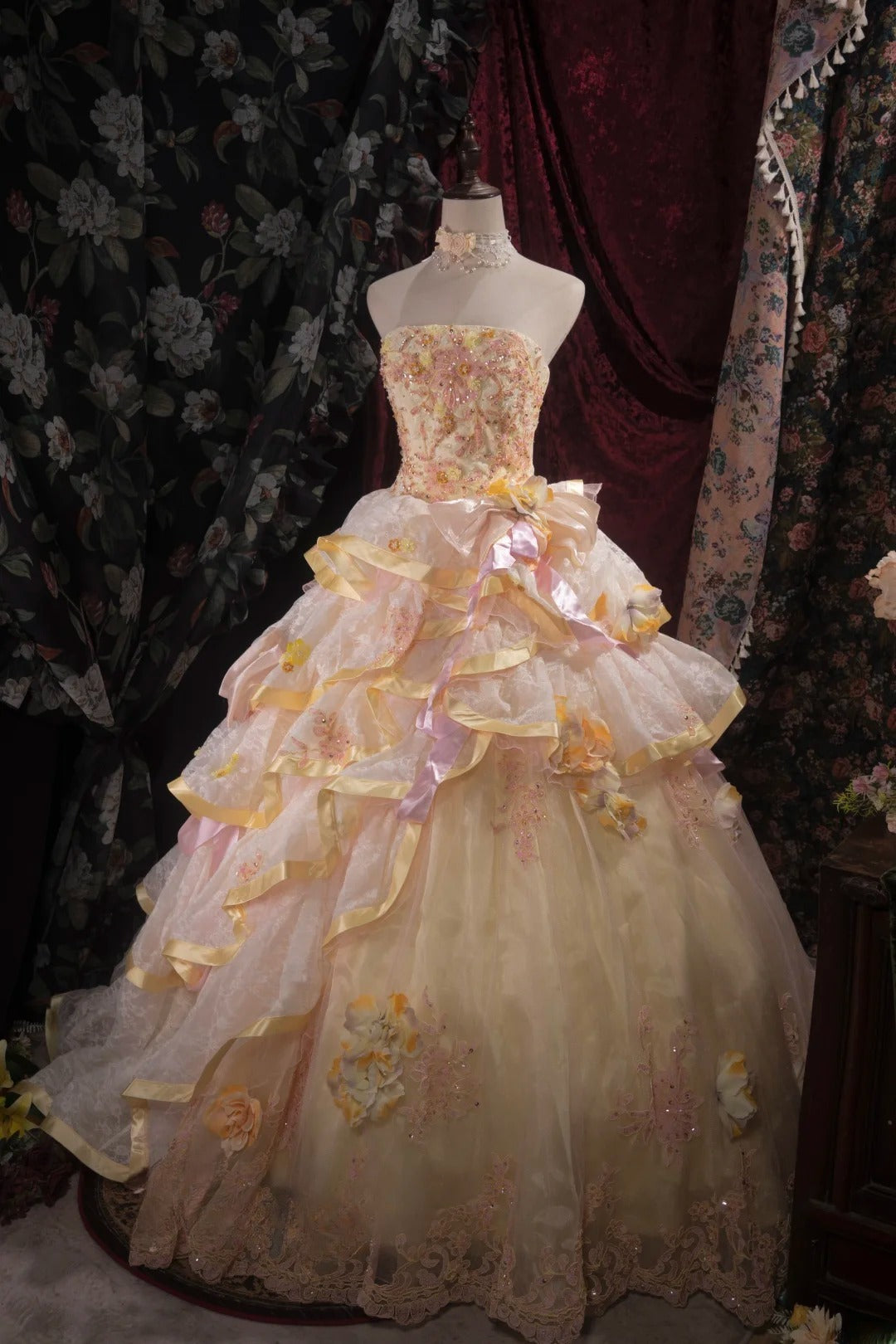 Elegant Ball Gown Strapless Yellow With Ruffled Tiered Flowers Long Quince Dress Quinceanera Dresses Formal Birthday Outfits RB8092