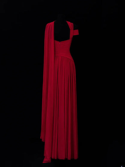 Robe de bal longue élégante style années 50, coupe trapèze, asymétrique, en mousseline rouge plissée, SA071