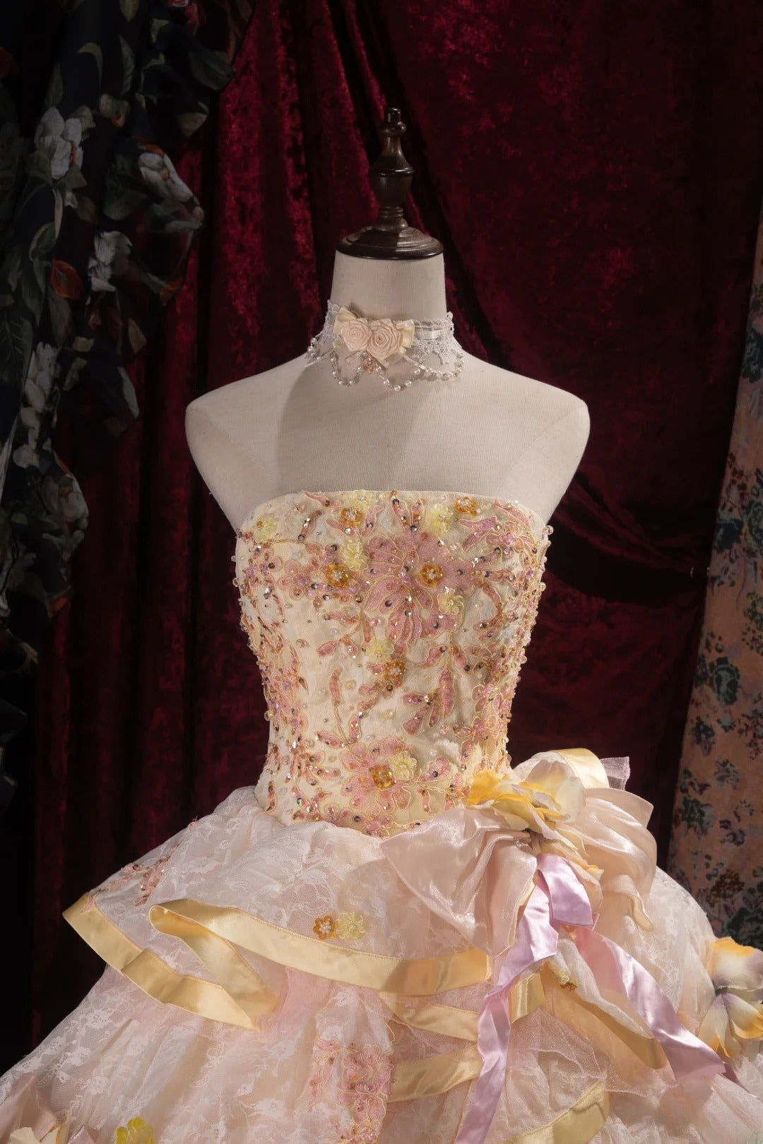Elegant Ball Gown Strapless Yellow With Ruffled Tiered Flowers Long Quince Dress Quinceanera Dresses Formal Birthday Outfits RB8092