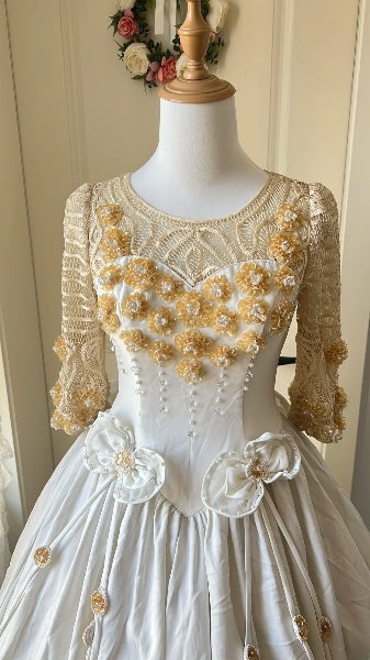 Prinzessinnen-Brautkleid Ballkleid mit U-Boot-Ausschnitt aus weißem Satin mit 3D-Blumen für den großen Tag RC0443