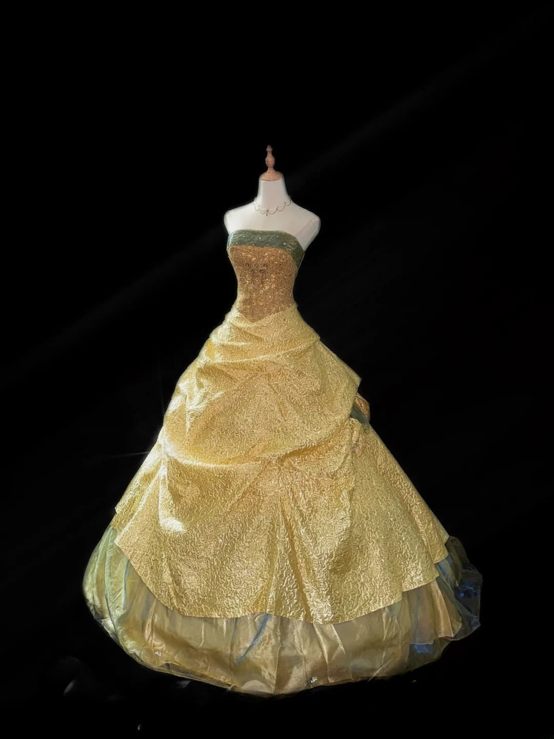 Süßes Ballkleid, trägerlos, ärmellos, Gold mit Rüschen, Blumen, langes Quinceañera-Kleid, vestido de 15 de cenicienta RB3468