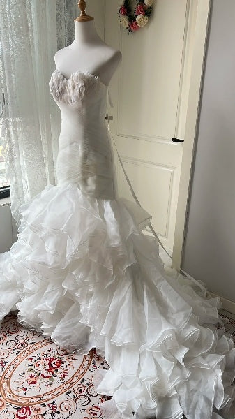 Prinzessinnen-Brautkleid Meerjungfrau-Schnitt mit herzförmigem Ausschnitt aus weißem Tüll mit gestuften Lagen, Modell RC0447