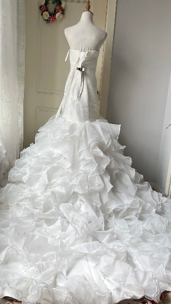 Prinzessinnen-Brautkleid Meerjungfrau-Schnitt mit herzförmigem Ausschnitt aus weißem Tüll mit gestuften Lagen, Modell RC0447