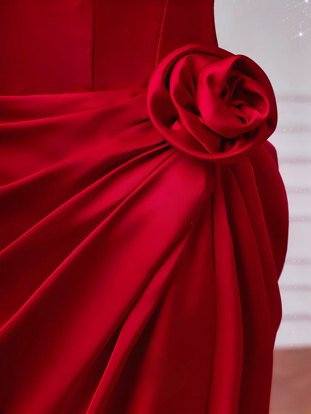Robe de soirée sirène rouge bustier plissée sans manches, longue et élégante, idéale pour les bals de promo et les dîners entre amies (AQ074).