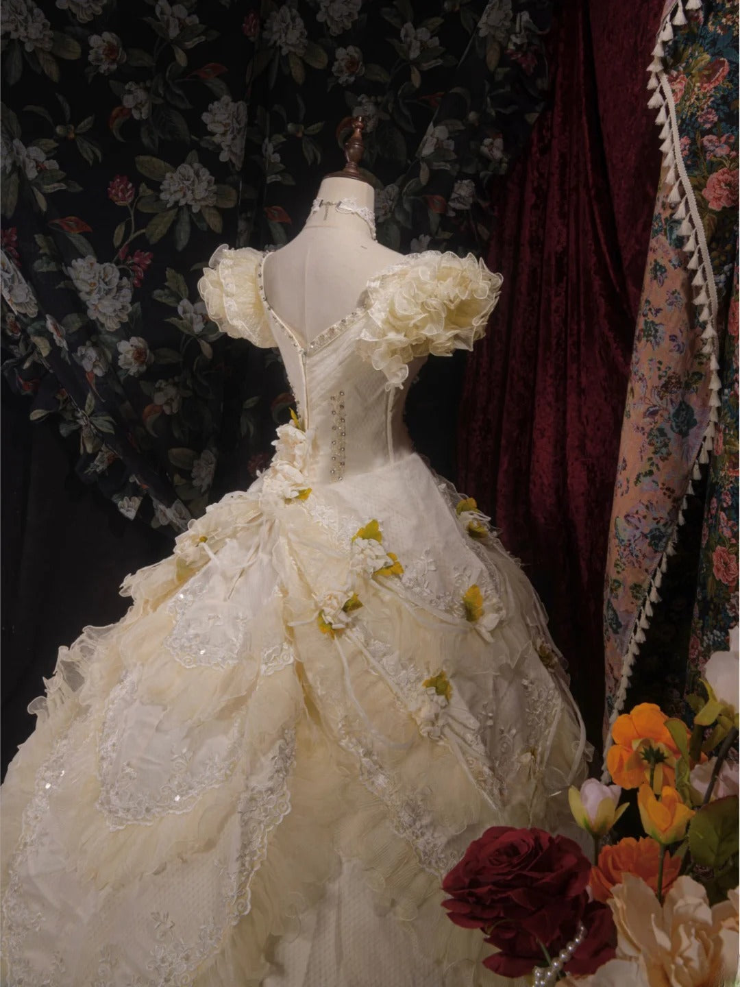 Vintage Ball Gown Sweetheart Light Yellow Tulle With Flowers Tulle Long Autumn Brides Gown Bridal Dress Wedding Dresses RB8095
