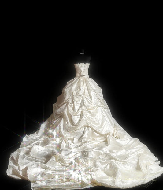 Vintage Ballkleid trägerlos 80er Jahre mit gestuftem langem Herbst Winter Brautkleid Hochzeitskleider RB8821