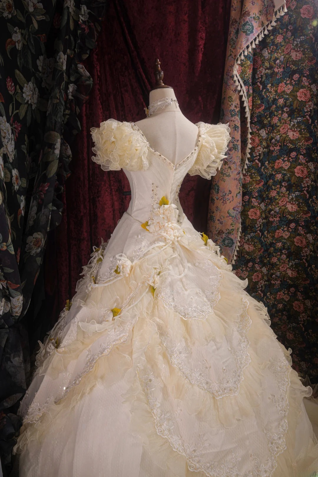 Vintage Ball Gown Sweetheart Light Yellow Tulle With Flowers Tulle Long Autumn Brides Gown Bridal Dress Wedding Dresses RB8095