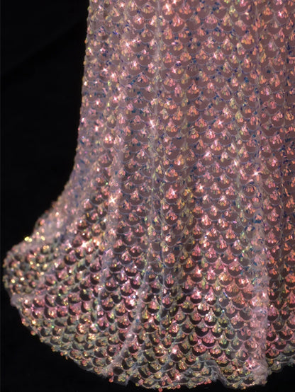 Elegantes, formelles A-Linien-Abendkleid mit Spaghettiträgern und rosa Pailletten – ein echter Hingucker!