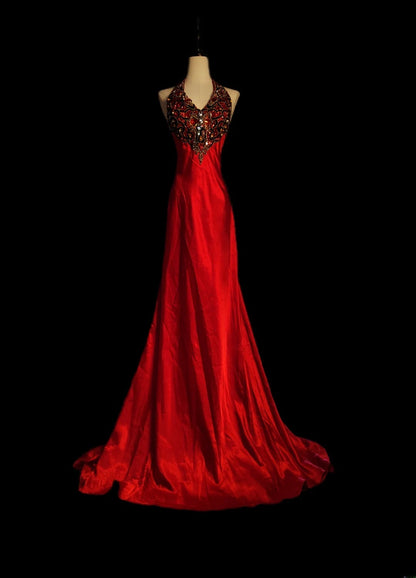 Robe de soirée longue rouge en satin, coupe trapèze, dos nu et perles, inspirée pour le bal de fin d'année AS077