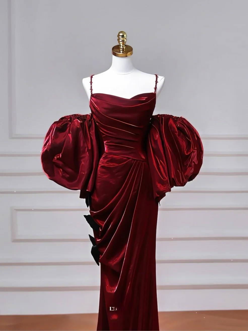 Robe de bal longue bordeaux à fines bretelles et manches courtes, style sirène, élégante, idéale pour les soirées dansantes et les fêtes (AQ077)