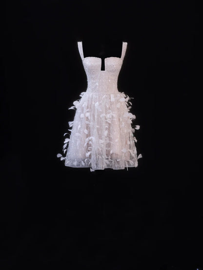 Elegantes weißes Brautkleid mit A-Linien-Schnitt, eckigem Ausschnitt und Perlenstickerei, kurzes Modell für zierliche Frauen und Frauen in großen Größen (SA078)