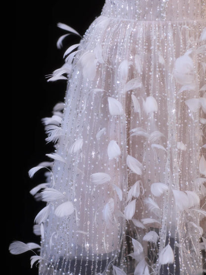 Elegantes weißes Brautkleid mit A-Linien-Schnitt, eckigem Ausschnitt und Perlenstickerei, kurzes Modell für zierliche Frauen und Frauen in großen Größen (SA078)